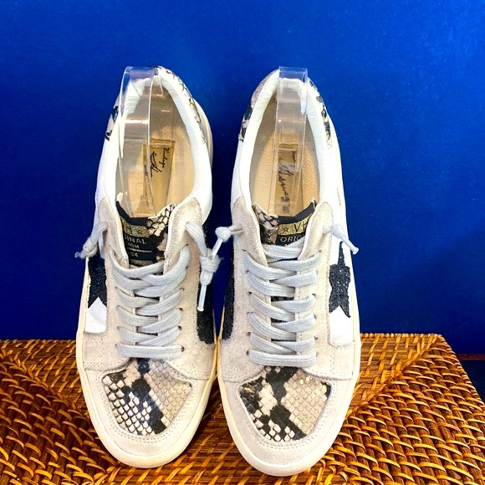 Women’s Vintage Havana Bonnie White Snake Print Leather Low Top Sneakers Size 9